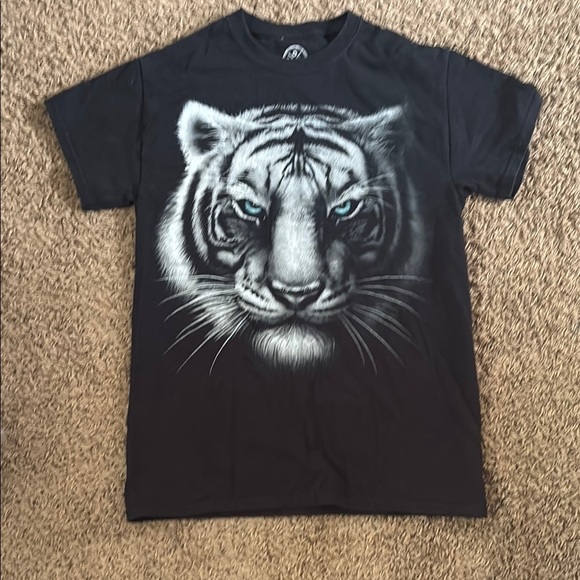 Black Short Sleeve Tee with Tiger Design - Picture 1 of 5